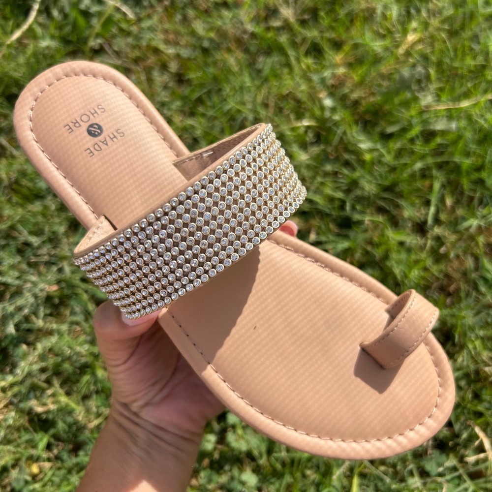 Shade & Shore Sandals Women 7 Tan Excellent Rhinestone Toe Ring Slide Neida